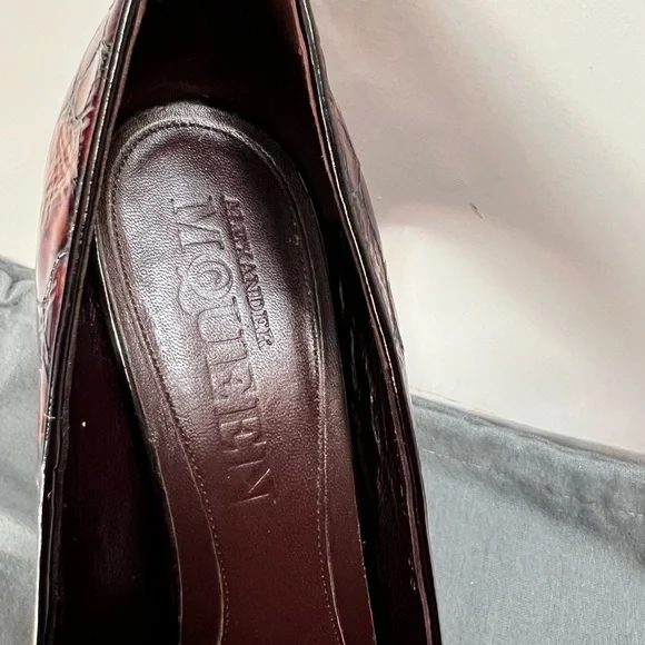 Alexander McQueen - Picture 14 of 15